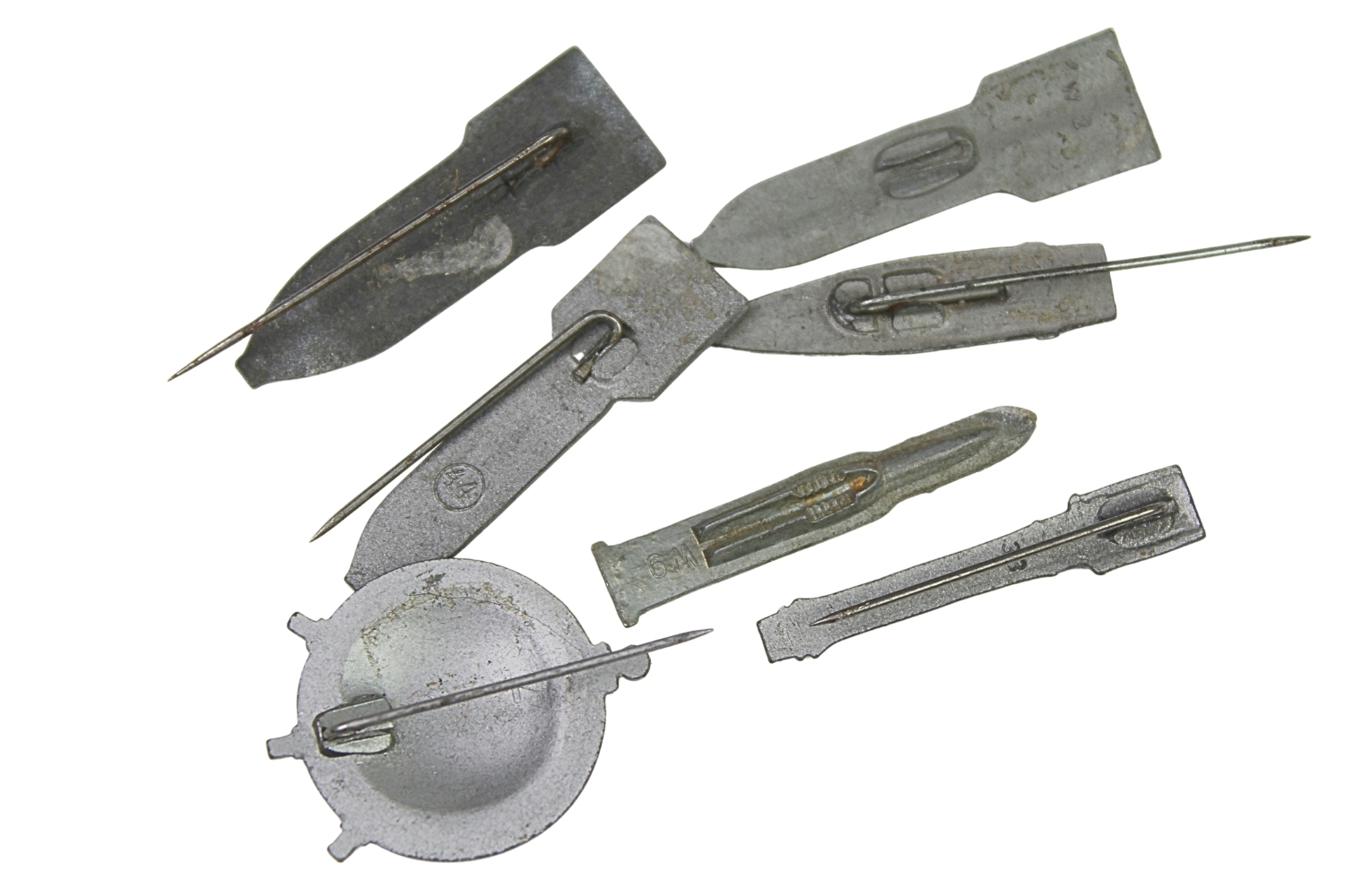 ZESTAW 7 ODZNAK/ PRZYPINEK POMOCY ZIMOWEJ WHW