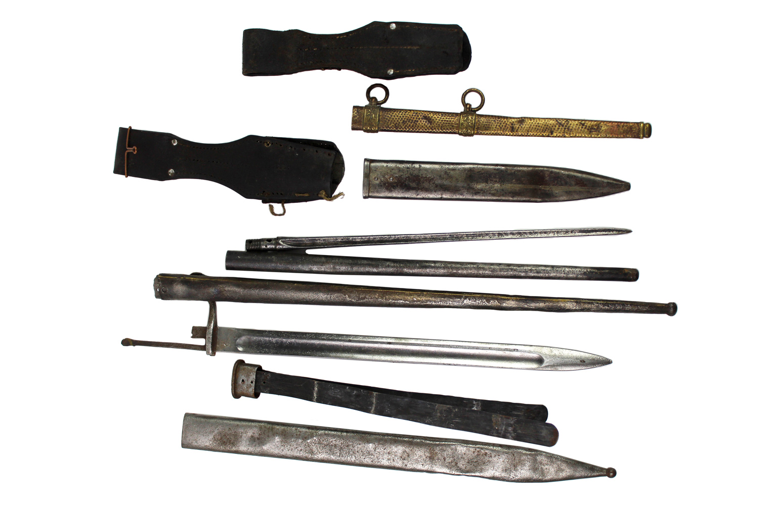 Zestaw zagranicznych elementów broni białej