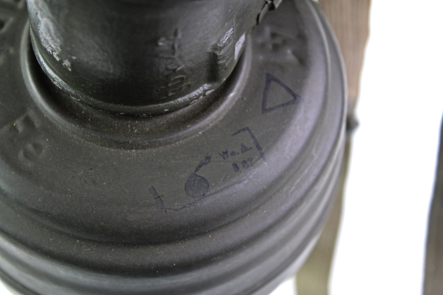 Niemiecka maska z puszką