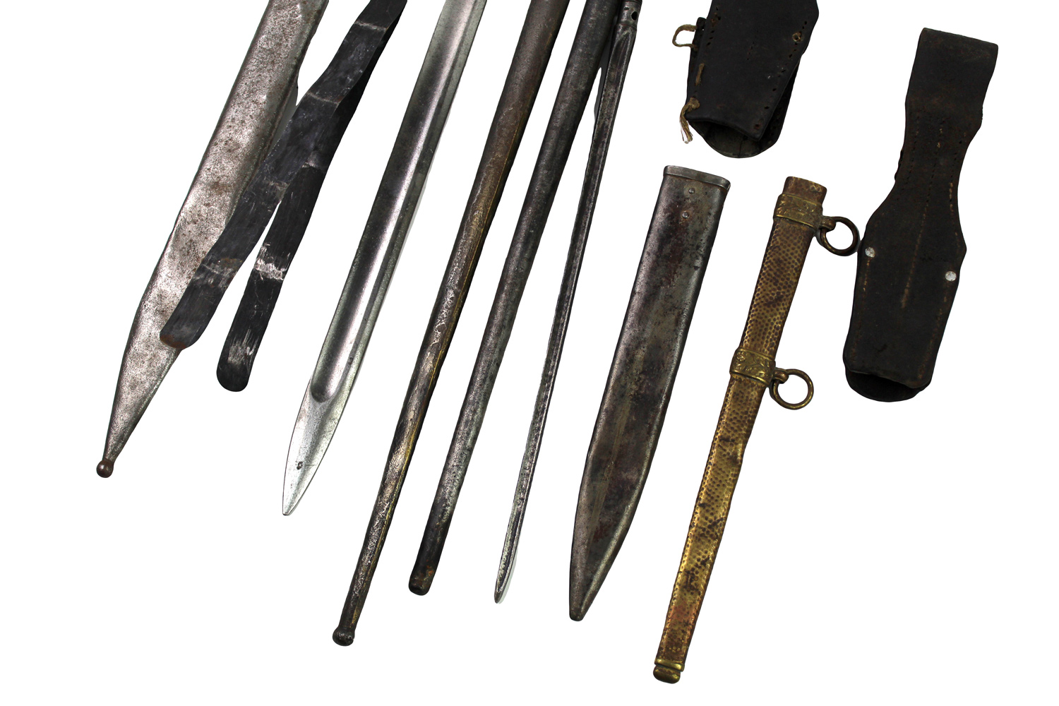 Zestaw zagranicznych elementów broni białej