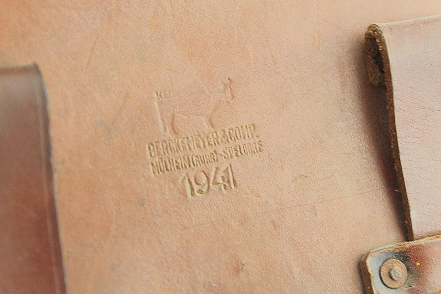 Bandażownica Berckemeyer&Comp. Mulheim 1941 z zawartością