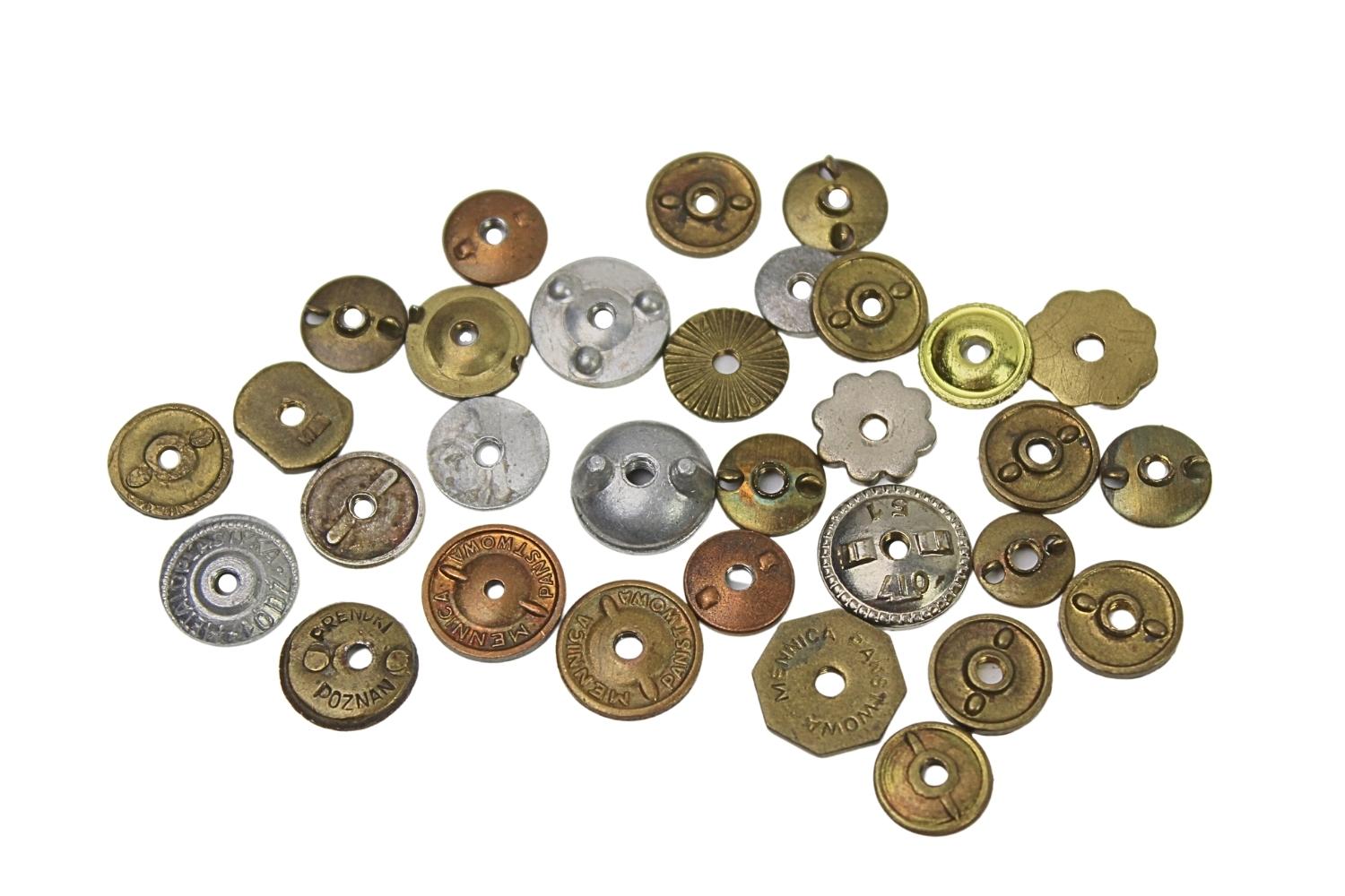 Zestaw nakrętek do odznak