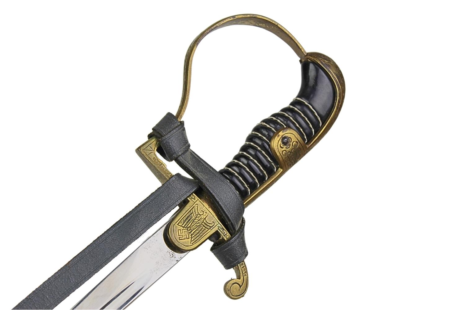 Szabla oficera Wehrmachtu Carl Julius Krebs Solingen z temblakiem
