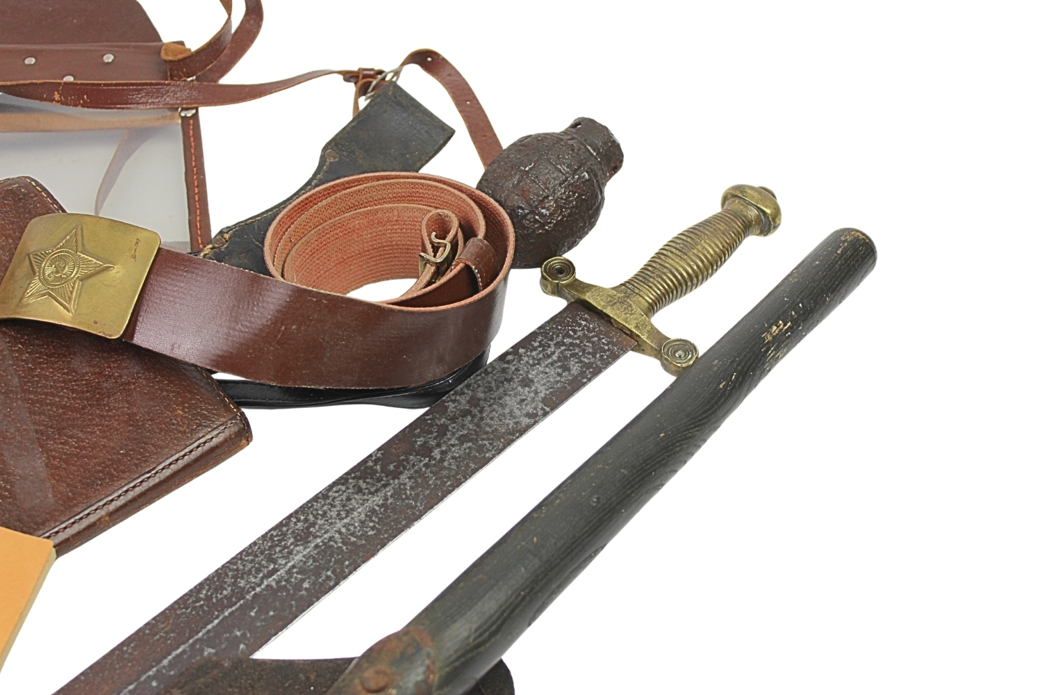 Zestaw militariów z różnych okresów 