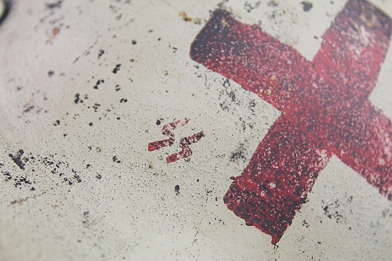 HEŁM M40 SANITARIUSZ SS w kamuflażu zimowym