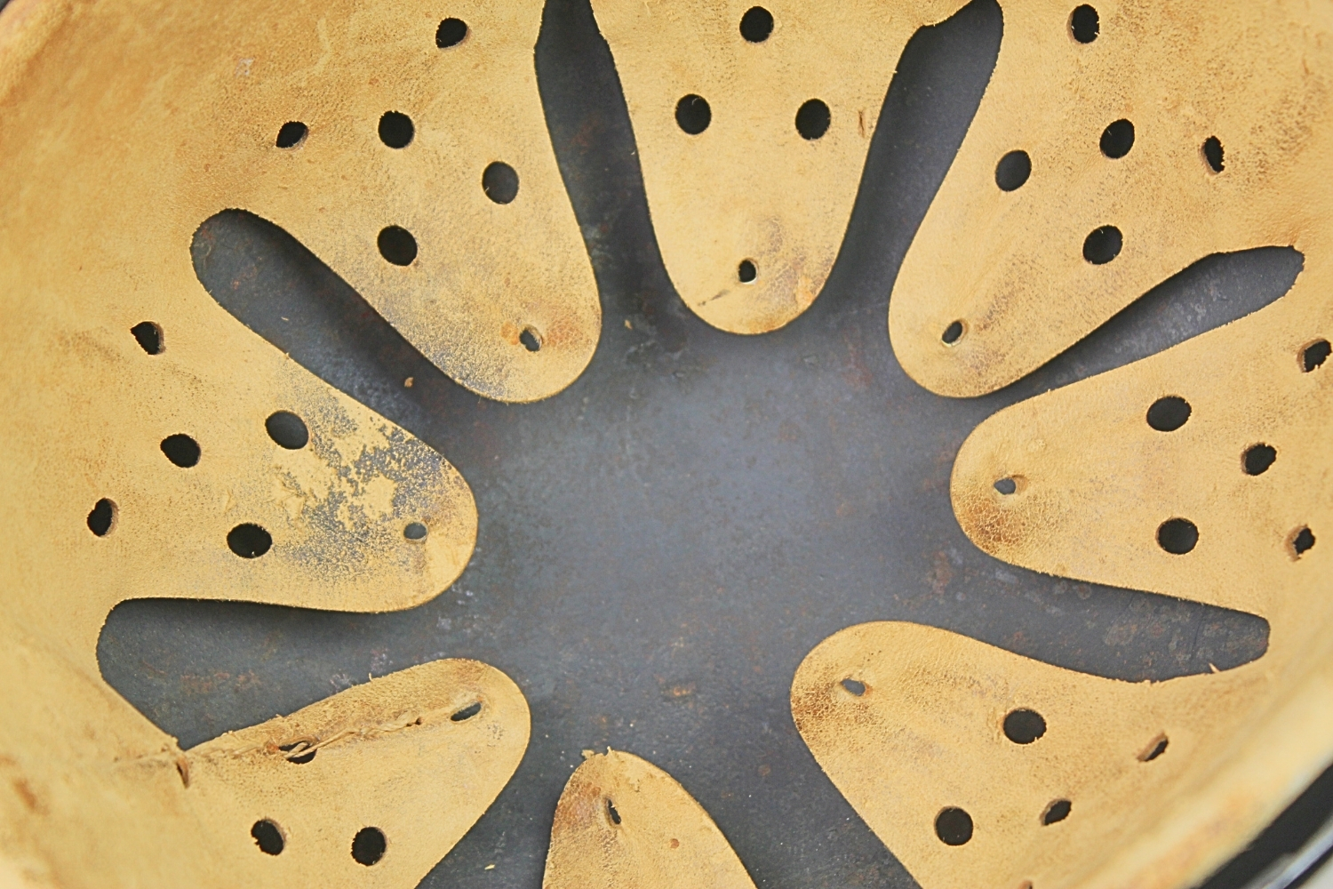 HEŁM M40 SANITARIUSZ SS w kamuflażu zimowym