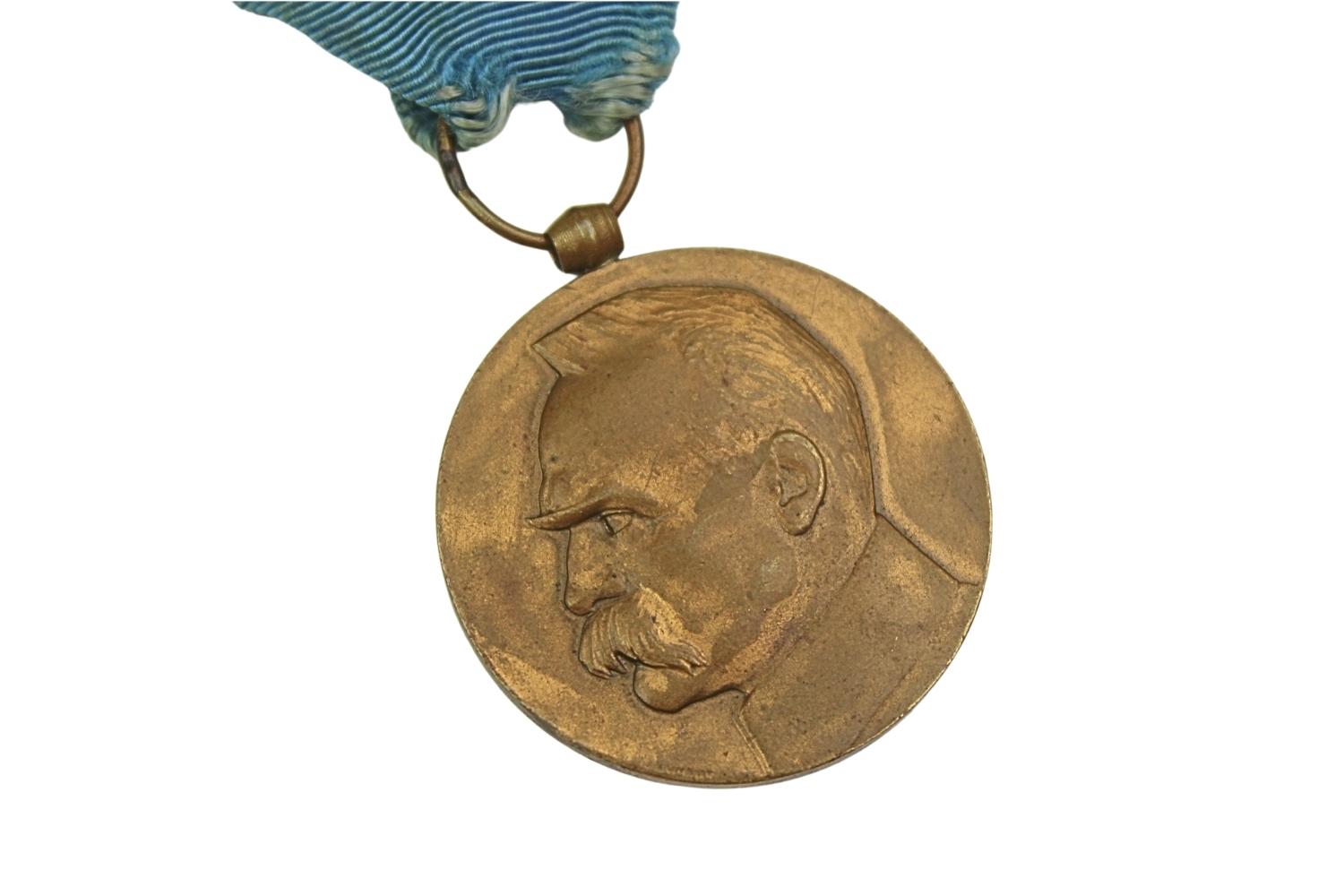II RP MEDAL DZIESIĘCIOLECIA ODZYSKANIA NIEPODLEGŁOŚCI 1918-1928 z miniaturką