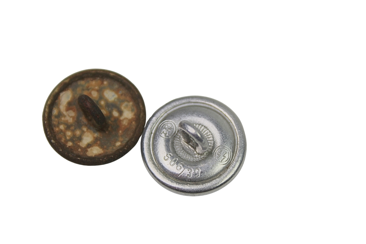 ZESTAW 2 NIEMIECKICH GUZIKÓW- GUZIK SS i GUZIK Z CYFRĄ 4