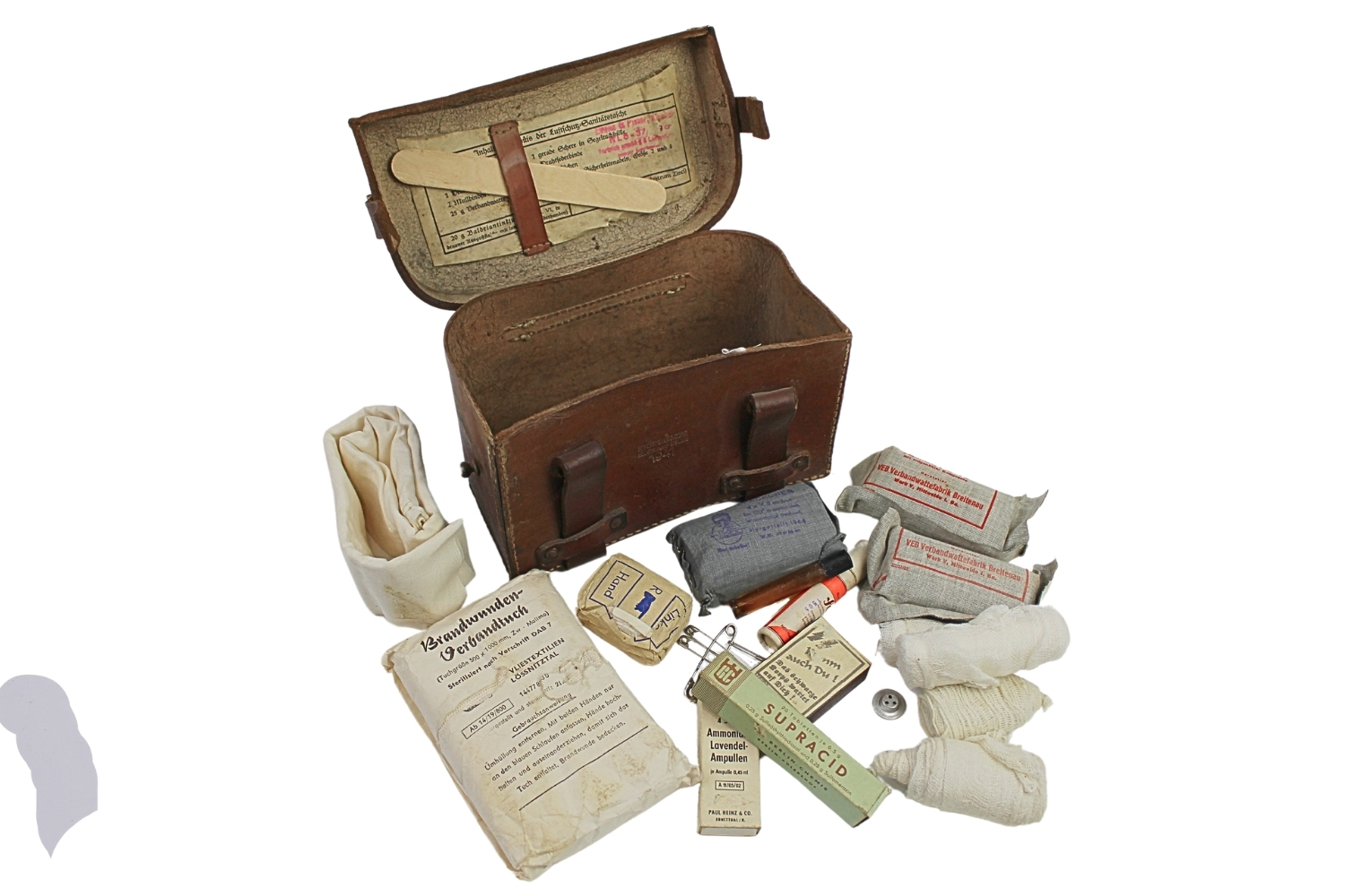 Bandażownica Berckemeyer&Comp. Mulheim 1941 z zawartością