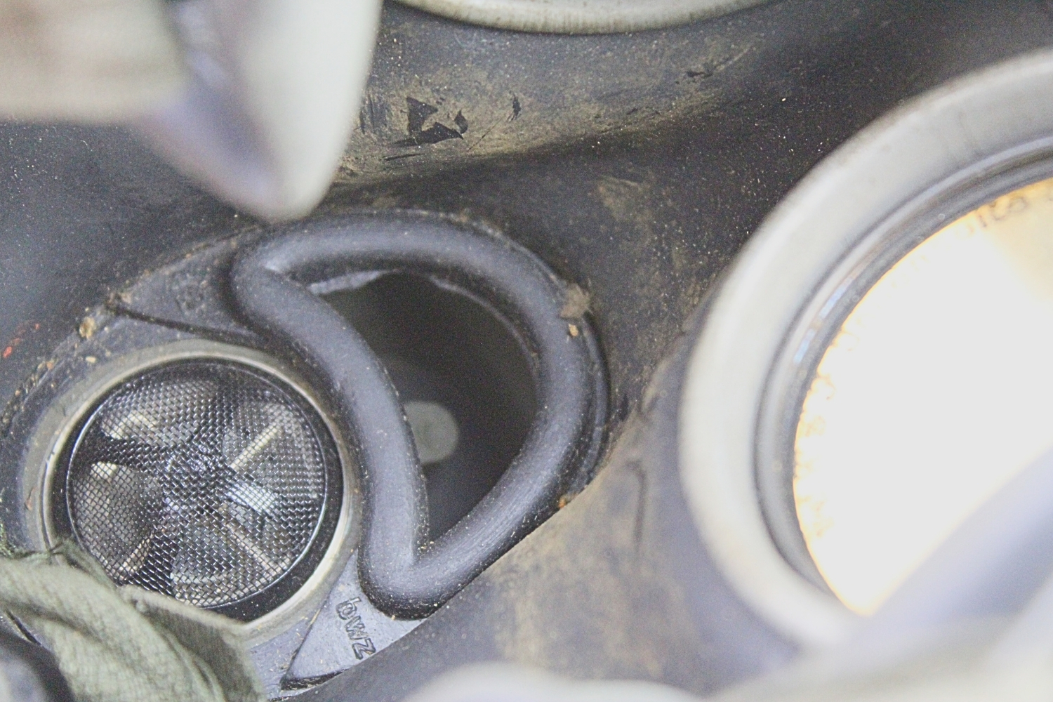 Niemiecka maska przeciwgazowa z puszką frn 1942