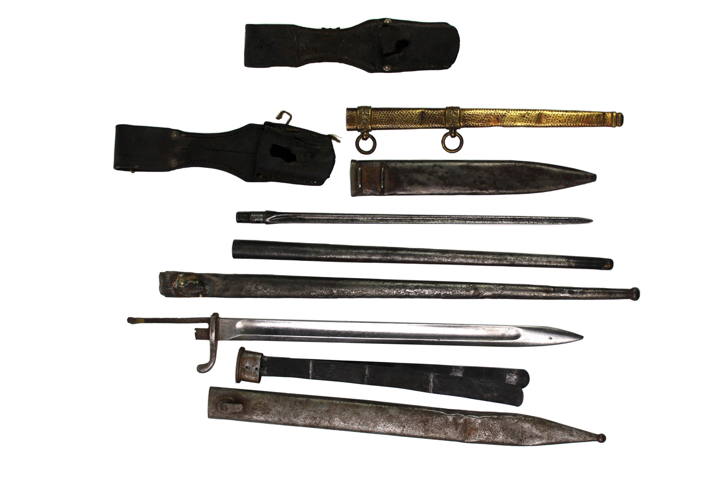 Zestaw zagranicznych elementów broni białej