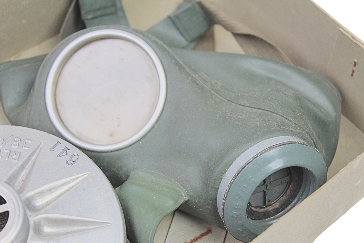 Niemiecka Volksgasmaske RL 1-39 86 w oryginalnym opakowaniu 