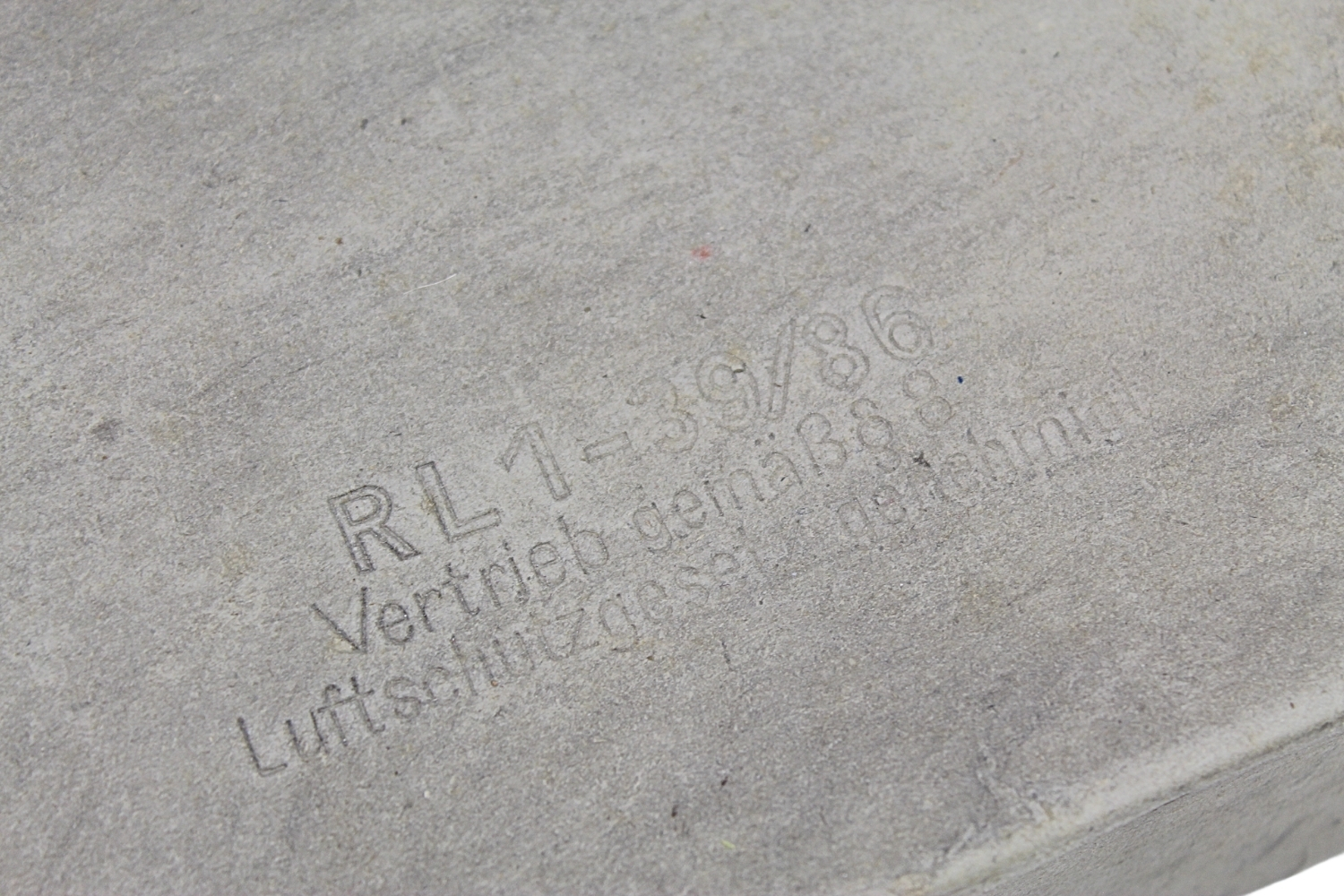 Niemiecka Volksgasmaske RL 1-39 86 w oryginalnym opakowaniu 