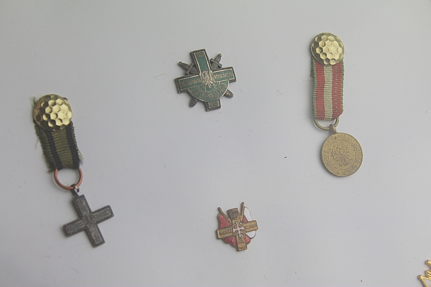 PRL RAMKA Z 15 MINIATURKAMI ODZNACZEŃ AK i PRL