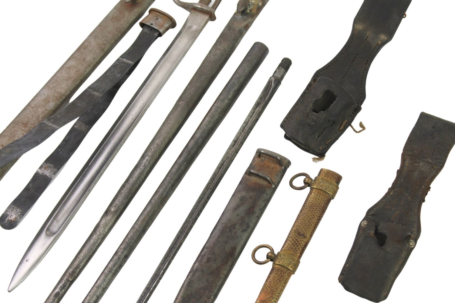 Zestaw zagranicznych elementów broni białej