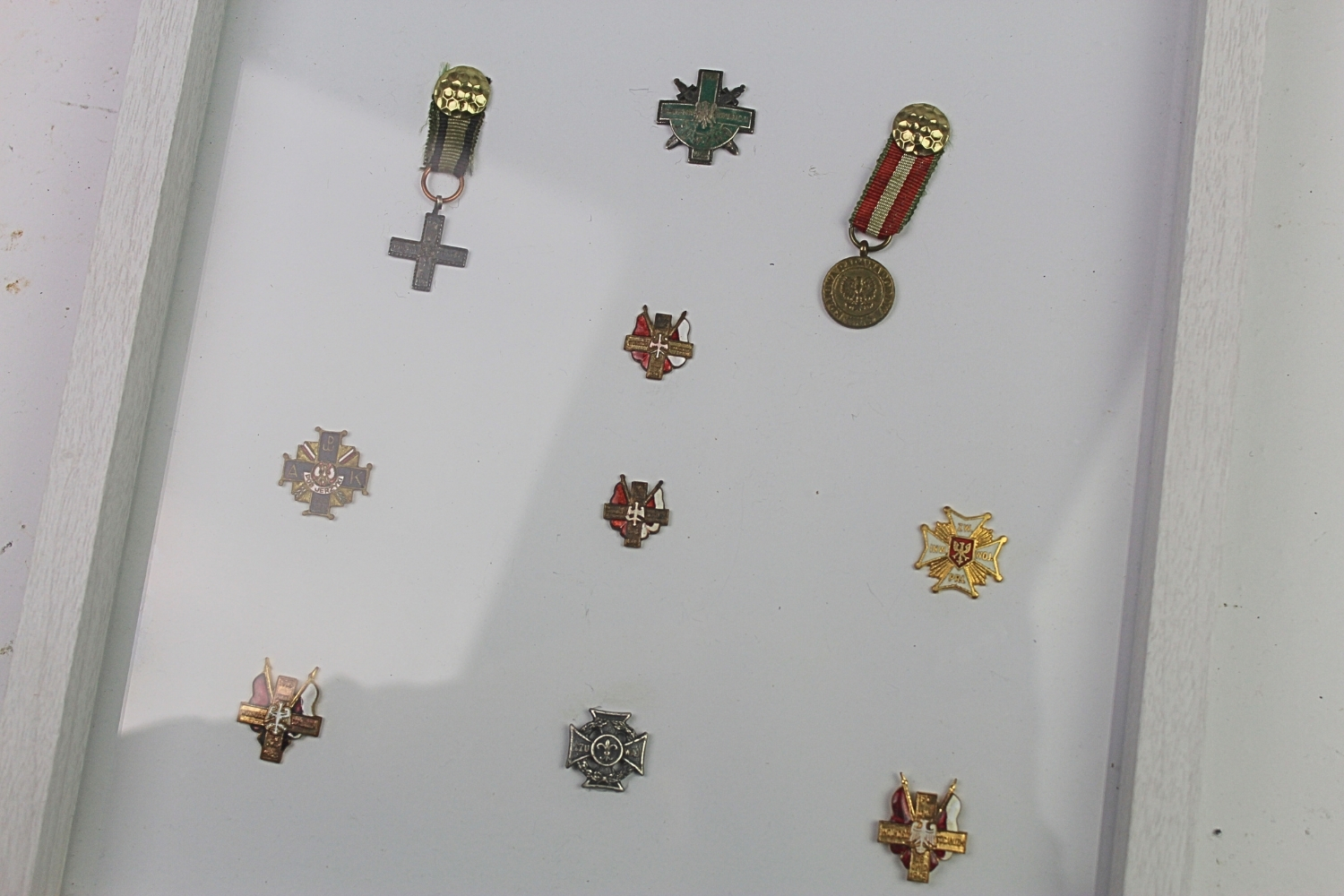 PRL RAMKA Z 15 MINIATURKAMI ODZNACZEŃ AK i PRL