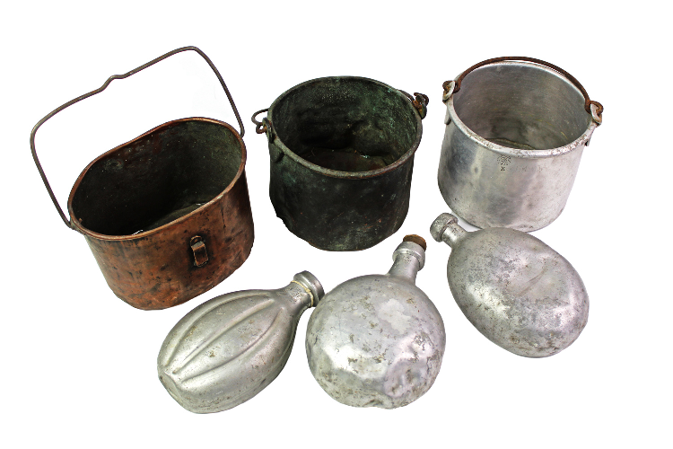 Zestaw Kociołków i manierek carskich