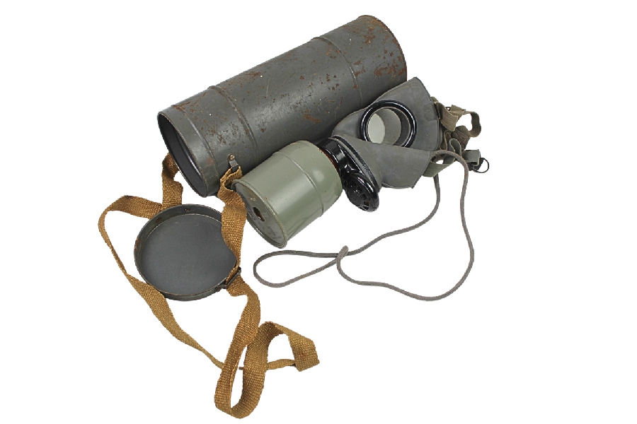 Francuska maska przeciwgazowa z puszką