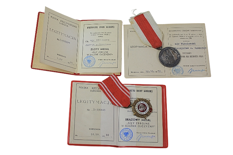 Zestaw medali PRL z legitymacjami 