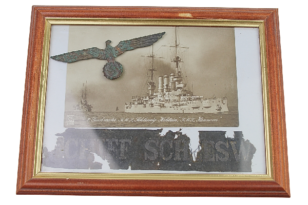 Zestaw Kriegsmarine Orzeł, taśma z czapki, pocztówka Schleswig Holstein